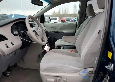 2011 Toyota Sienna Le z USA, uszkodzony, nr VIN 5TDKK3DC5BS121812
